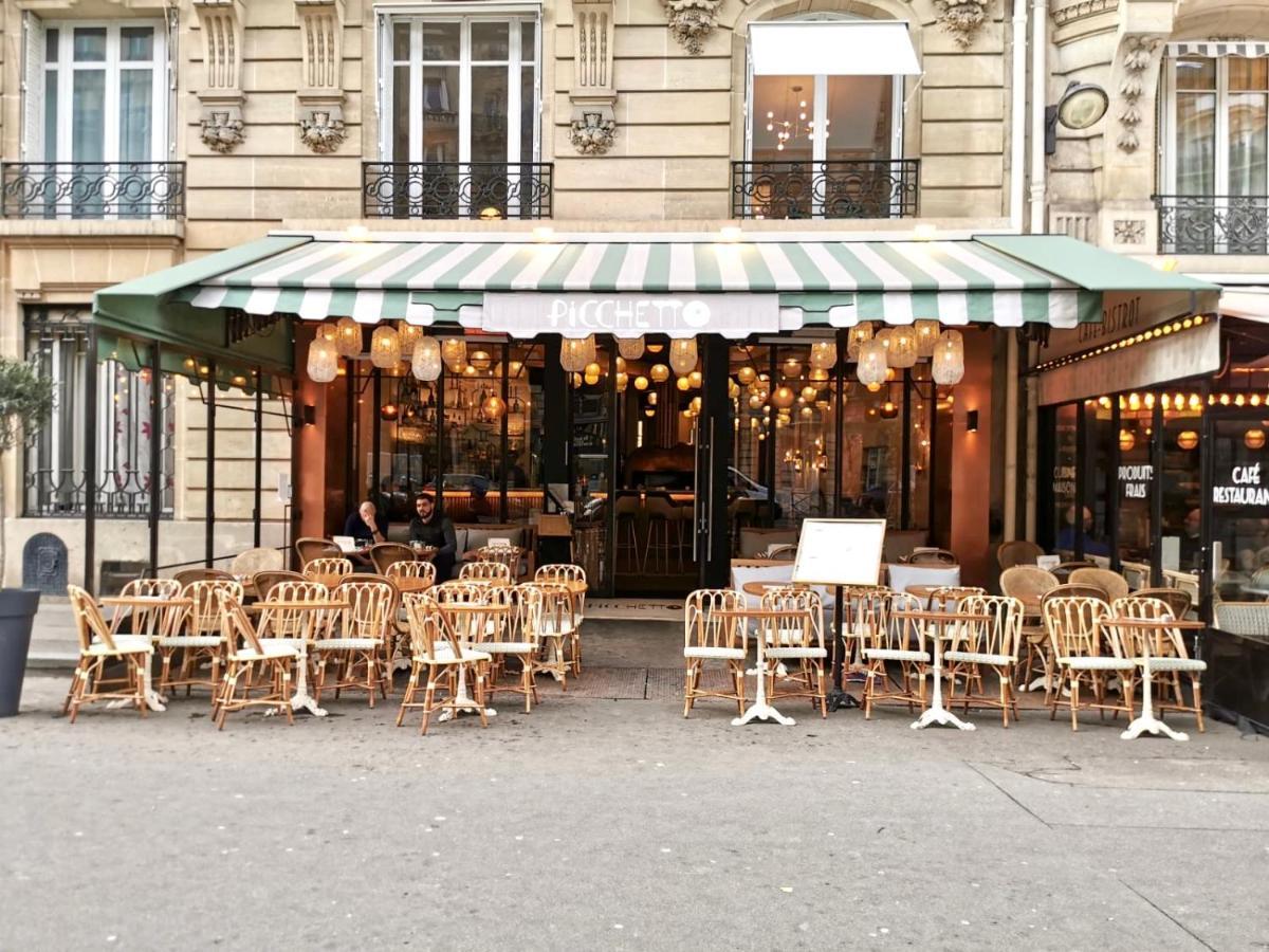 Petite Maison A La Tour Eiffel Paris