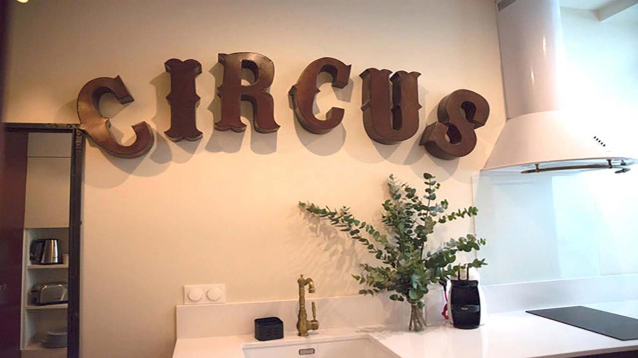 LOVE CIRCUS beautiful apartment near Eiffel Tower *